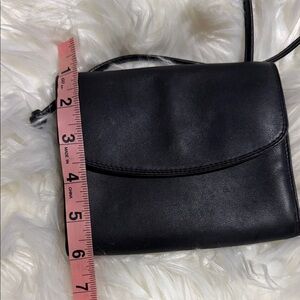 Classic Black Leather Crossbody Bag - Sleek Everyday Shoulder Purse
